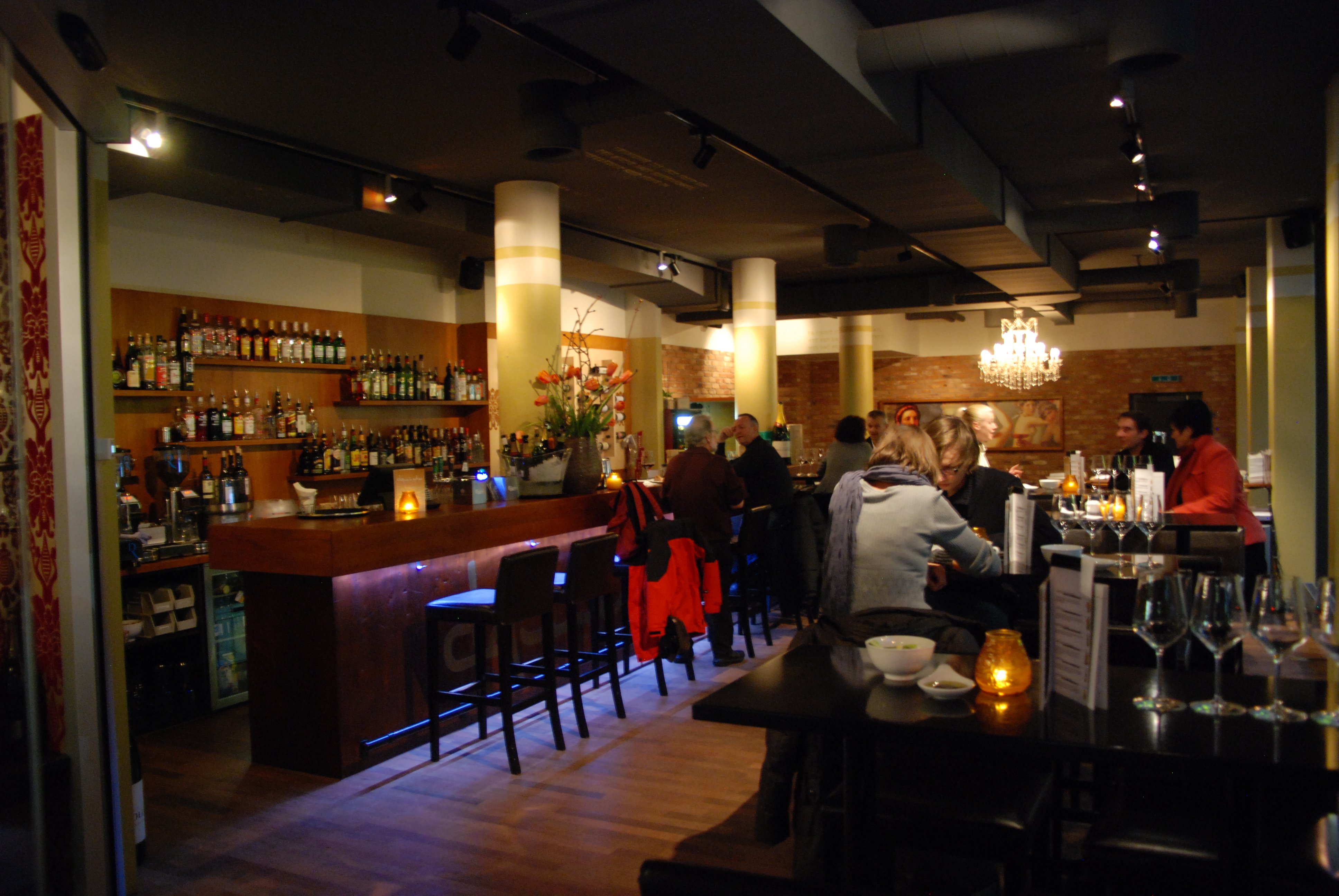 Daniele Winebar Restaurant Lounge