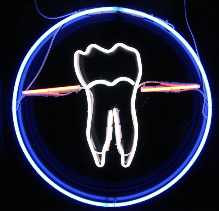 Zahnarzt Dr. med. dent. Franck R. Tolen